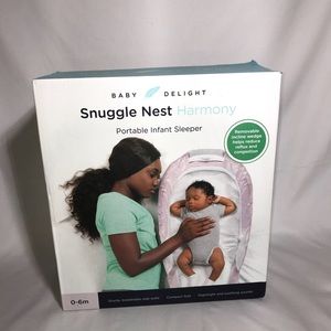 Snuggle nest portable infant sleeper / bassinet